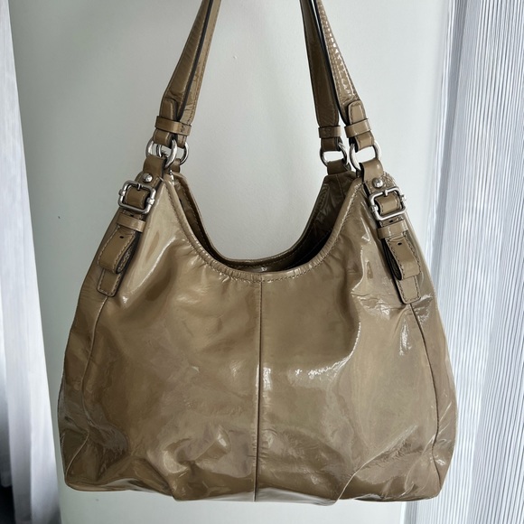 COACH 876 Maddie Madison Patent Leather Purse (includes original bag & tag) - Picture 4 of 8